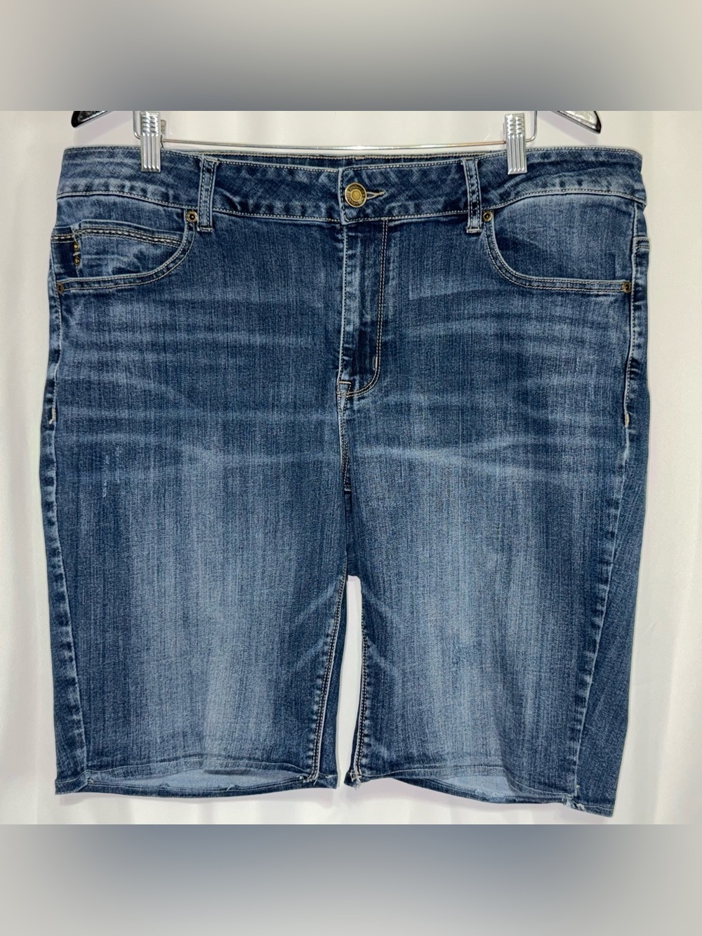 Maurices Women’s Plus 20W Mid-Rise Regular Fit Denim Bermuda Shorts